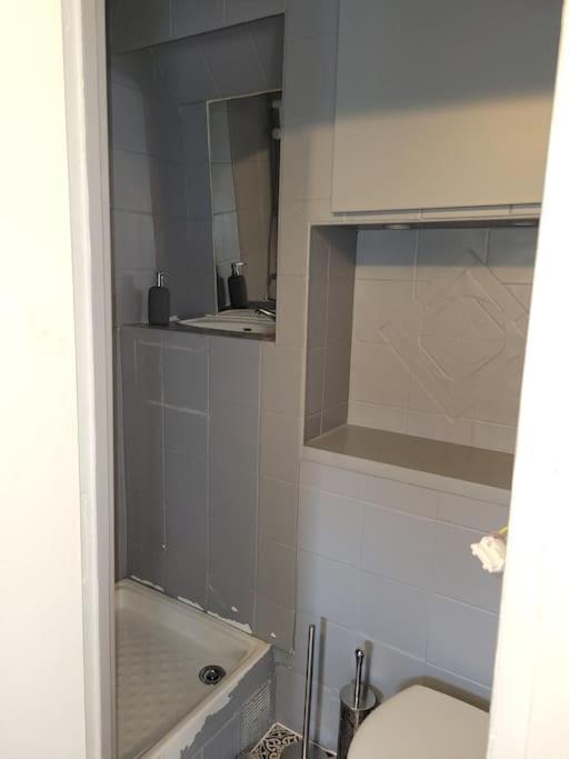 Fully Equipped Apartment 2 To 4 Beds Marseille Bagian luar foto